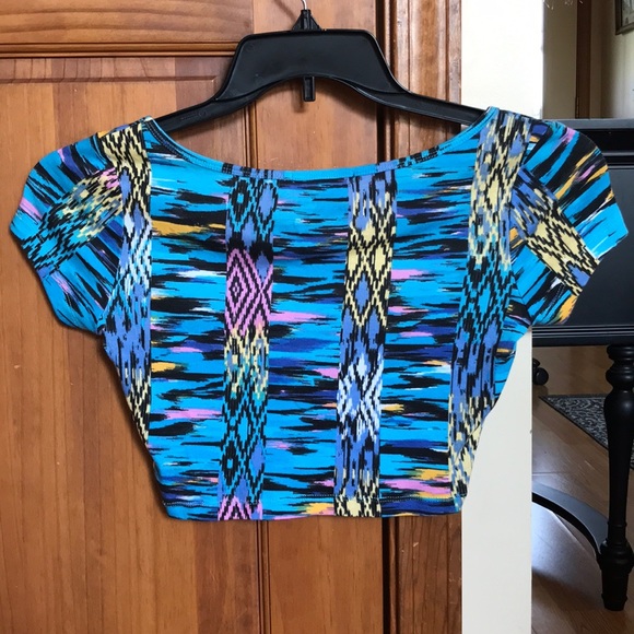 Aztec crop top - Picture 3 of 3